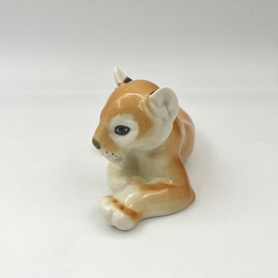 Статуэтка "Львёнок лежащий", скульптор Б.Я. Воробьев, фарфор, роспись, Ленинградский фарфоровый завод (ЛФЗ), СССР, 1986-1991 гг.