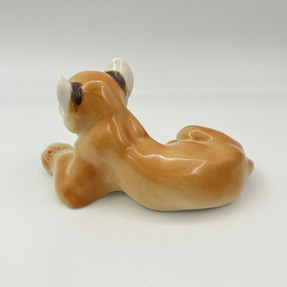 Статуэтка "Львёнок лежащий", скульптор Б.Я. Воробьев, фарфор, роспись, Ленинградский фарфоровый завод (ЛФЗ), СССР, 1986-1991 гг.