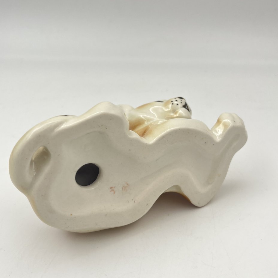 Статуэтка "Львёнок лежащий", скульптор Б.Я. Воробьев, фарфор, роспись, Ленинградский фарфоровый завод (ЛФЗ), СССР, 1986-1991 гг.