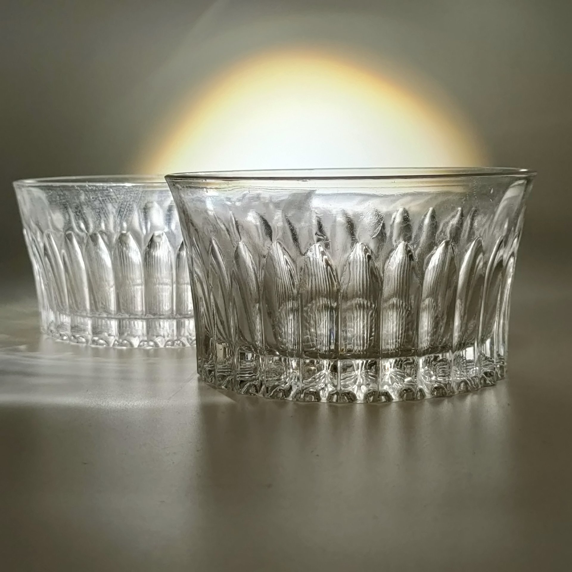 Набор из 2-х ваз (салатников) круглой формы с рельефным декором, Стекольный завод им. Володарского, стекло, пресс, СССР, 1970-1990 гг.