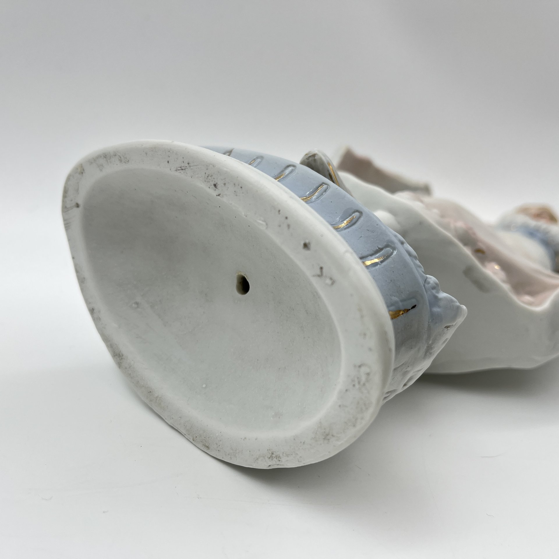 Статуэтка "Реверанс" ("Девушка в бальном платье"), фарфор, роспись, Западная Европа, 1930-1960 гг.