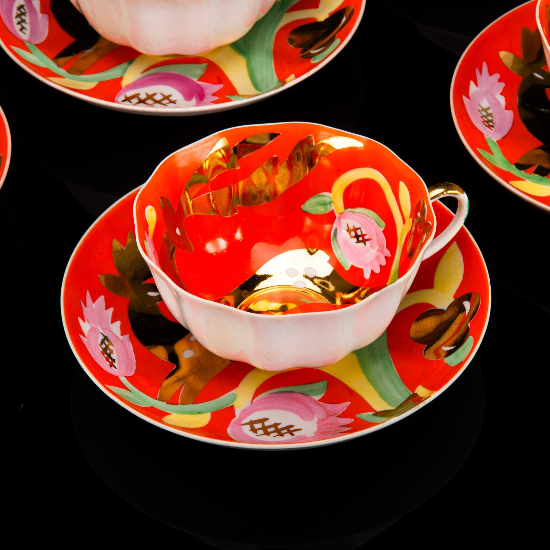 Набор чайных пар "Золотой олень" на 5 персон, автор росписи П.В. Леонов