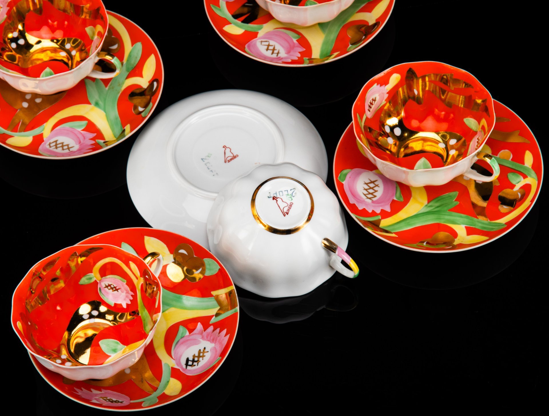 Набор чайных пар "Золотой олень" на 5 персон, автор росписи П.В. Леонов