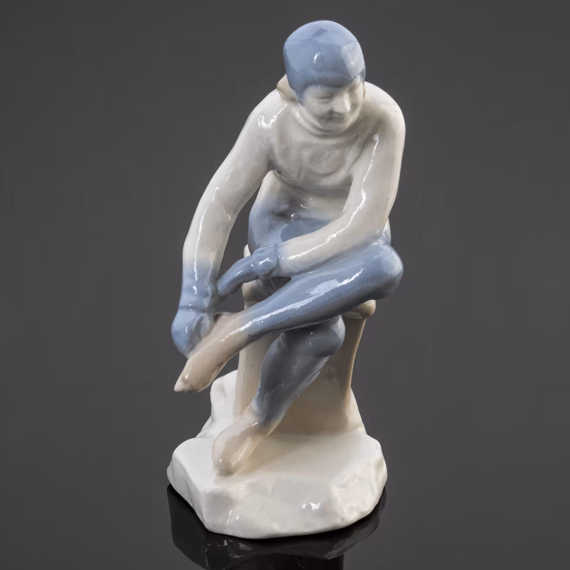 Статуэтка "Конькобежка Скобликова Л.П.", автор: Г. П. Масалевская, Полонский завод художественной керамики (Полонное ЗХК)