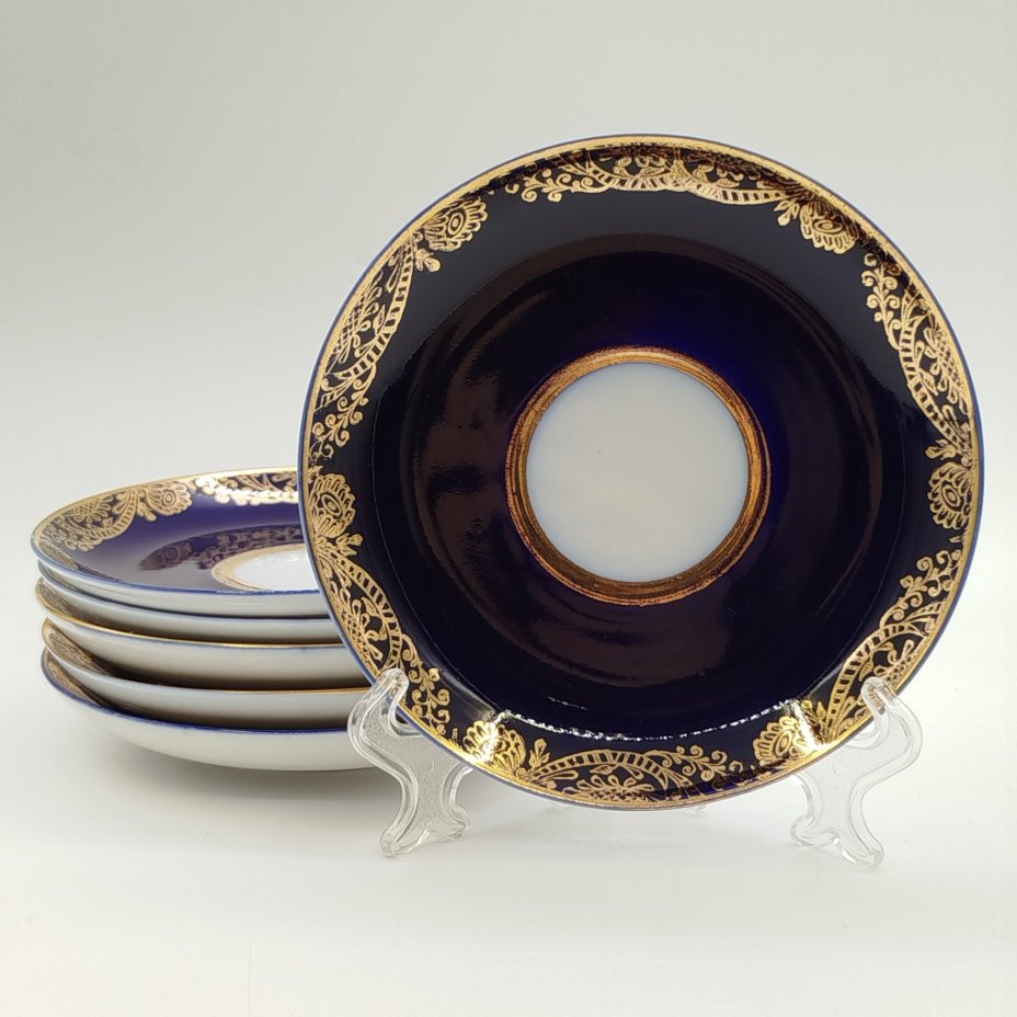 Набор из 6-ти блюдец "Золотой фриз", автор формы С. Е. Яковлева, автор рисунка К. Г. Косенкова