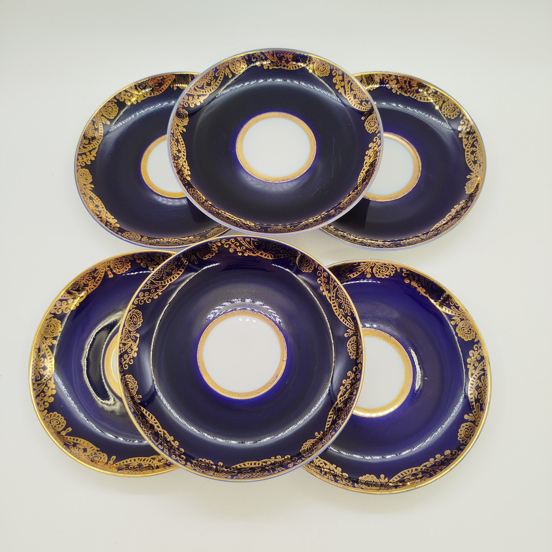 Набор из 6-ти блюдец "Золотой фриз", автор формы С. Е. Яковлева, автор рисунка К. Г. Косенкова