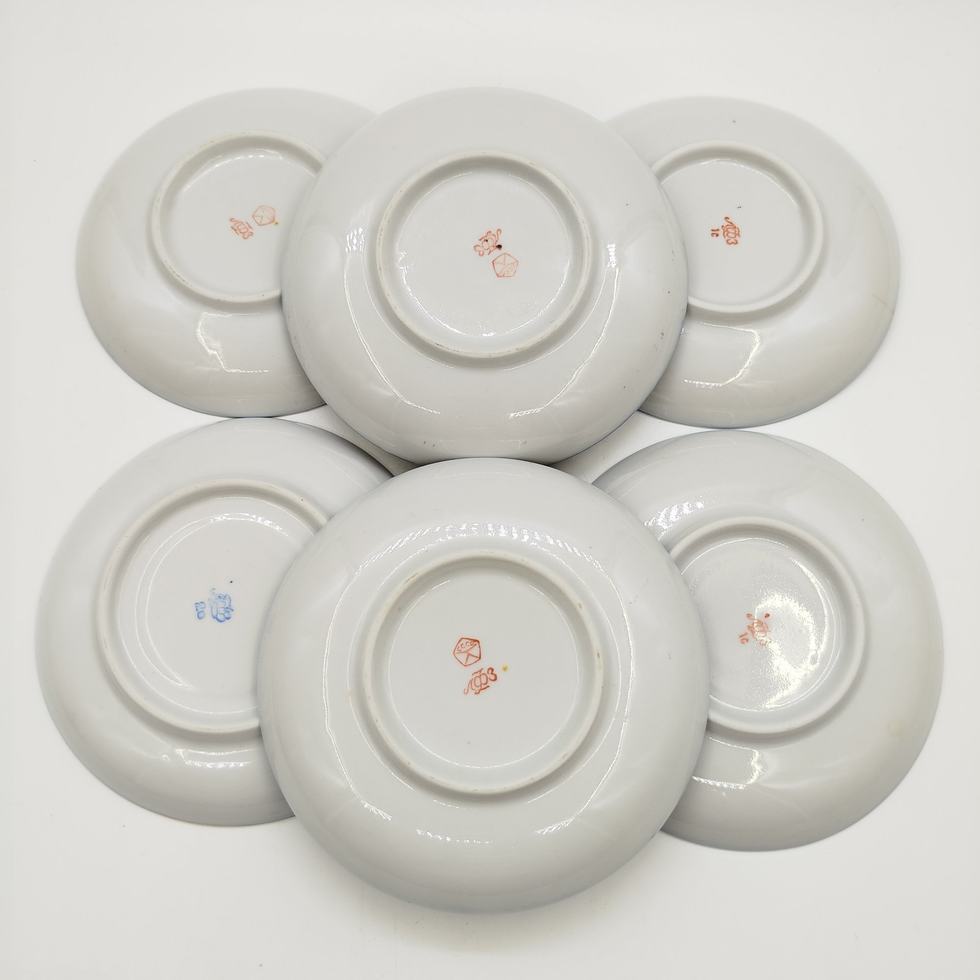 Набор из 6-ти блюдец "Золотой фриз", автор формы С. Е. Яковлева, автор рисунка К. Г. Косенкова