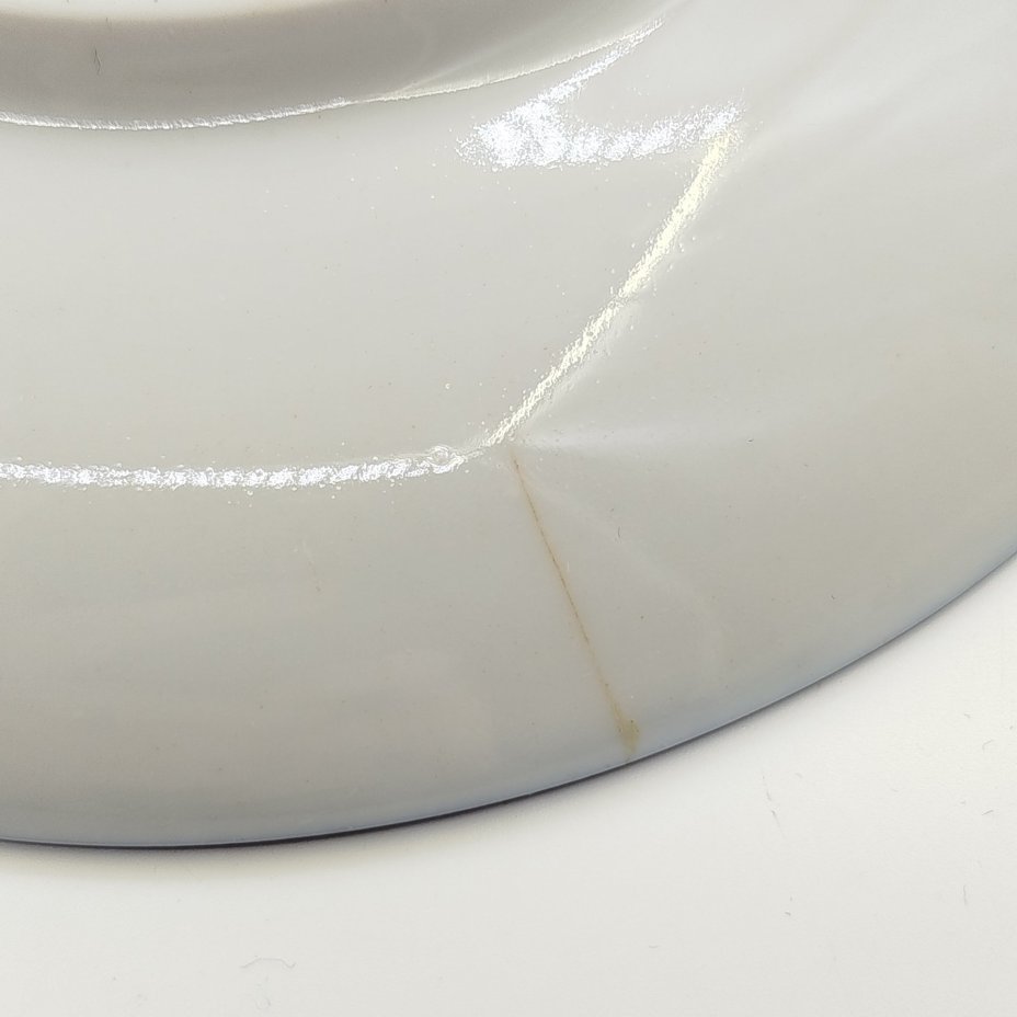 Набор из 6-ти блюдец "Золотой фриз", автор формы С. Е. Яковлева, автор рисунка К. Г. Косенкова