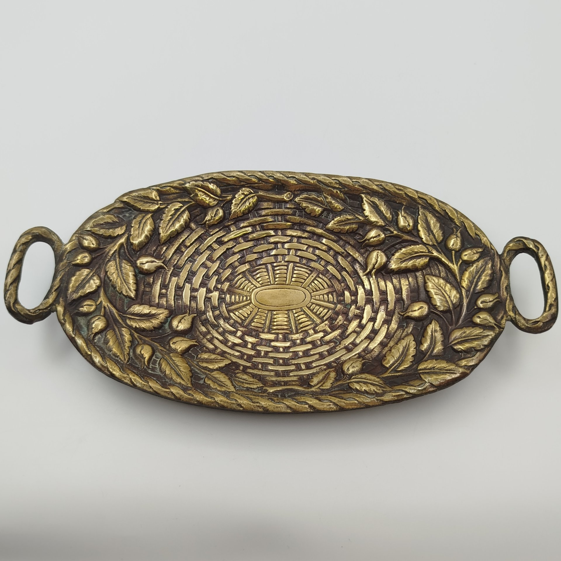 Лоток для мелочей и ключей (мелочница) в виде корзины с цветами