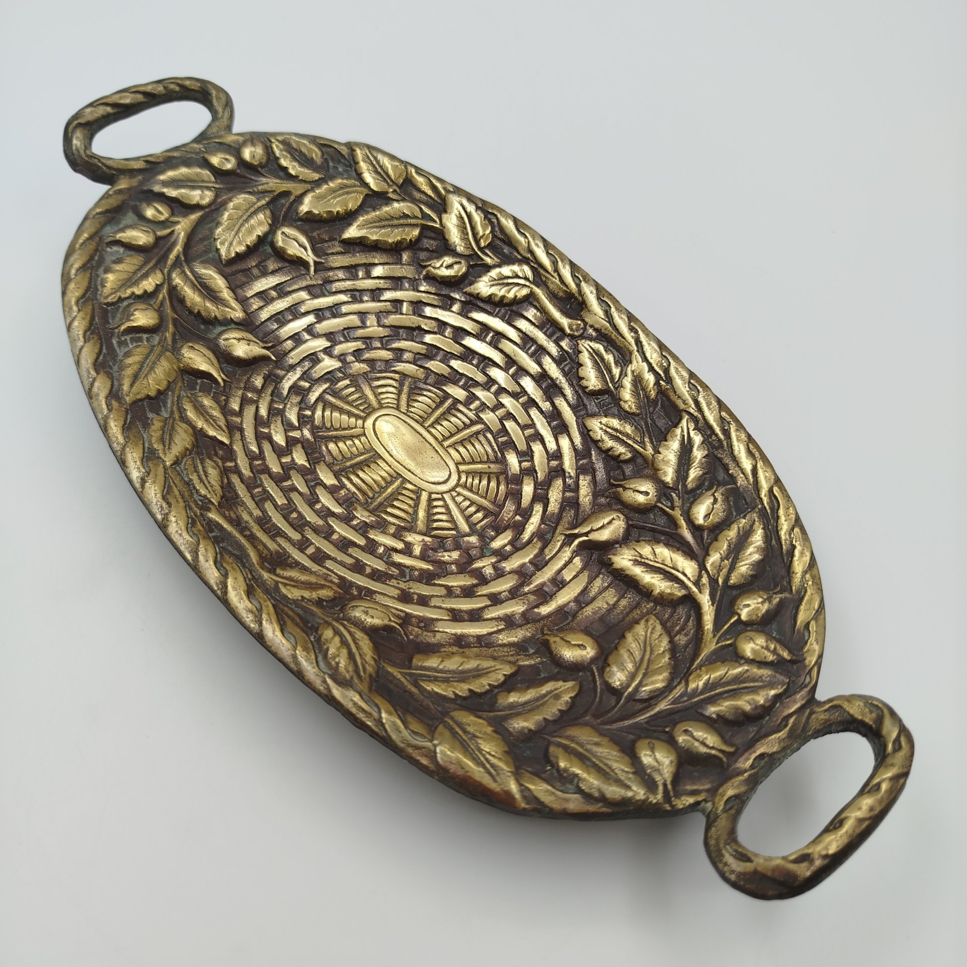 Лоток для мелочей и ключей (мелочница) в виде корзины с цветами