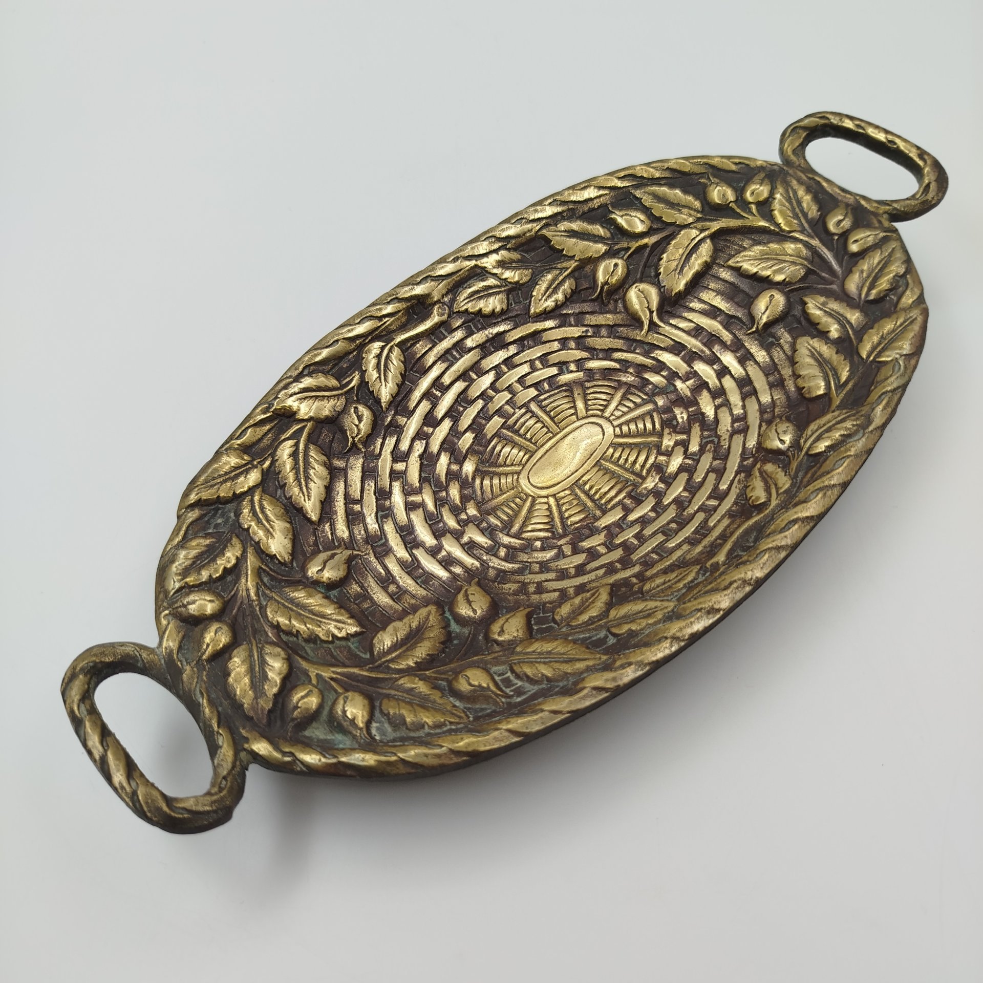 Лоток для мелочей и ключей (мелочница) в виде корзины с цветами