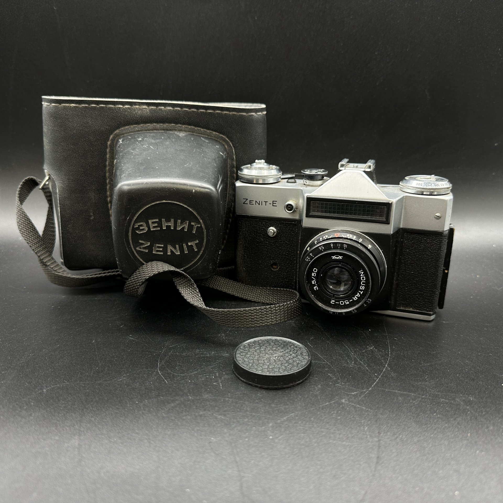 Фотоаппарат пленочный "Зенит-Е" с объективом "Индустар-50-2" в кофре, Красногорский механический завод (КМЗ)