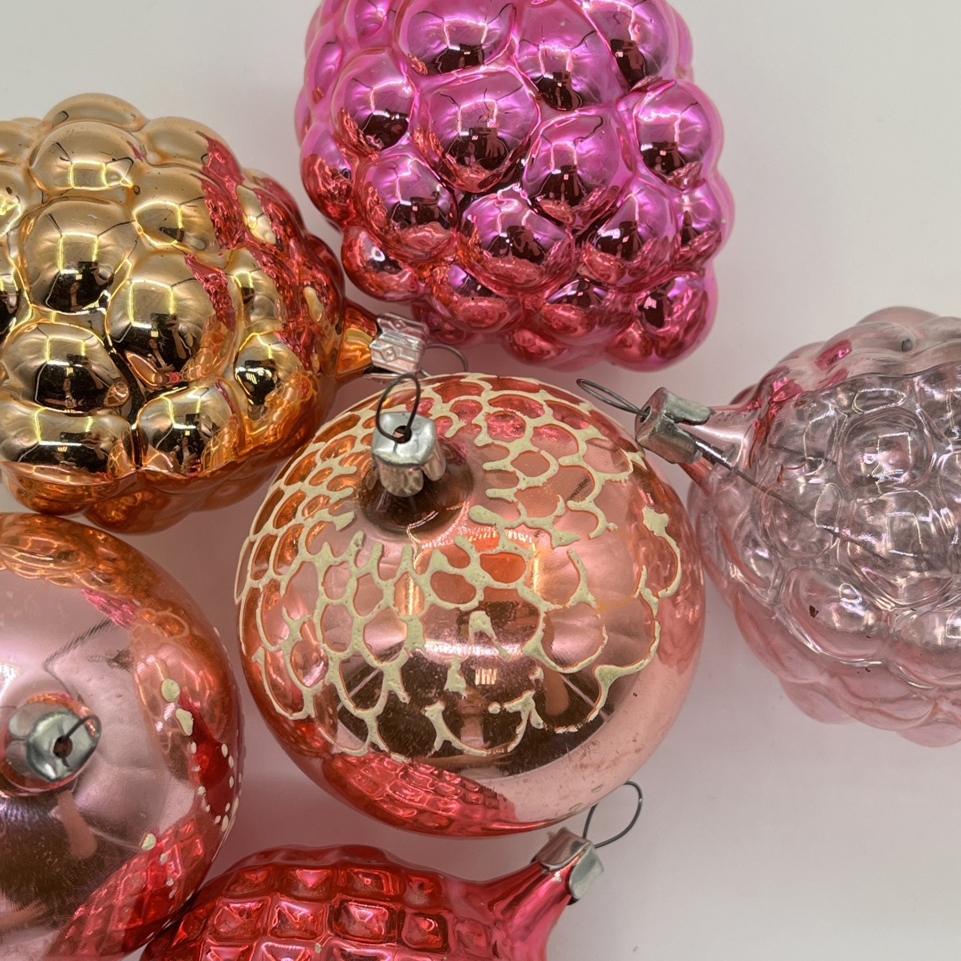 Набор ёлочных игрушек различных форм и расцветок (6 шт.), стекло, краска, металл, СССР, 1970-1990 гг.