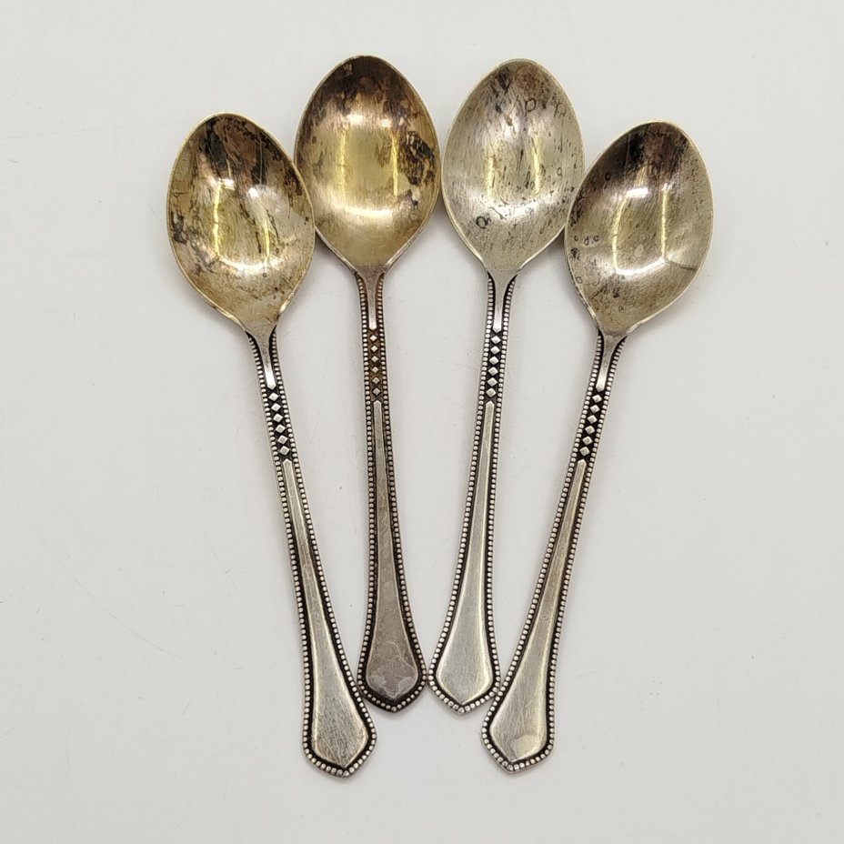 Набор из 4-х кофейных ложек, украшенных геометрическим декором