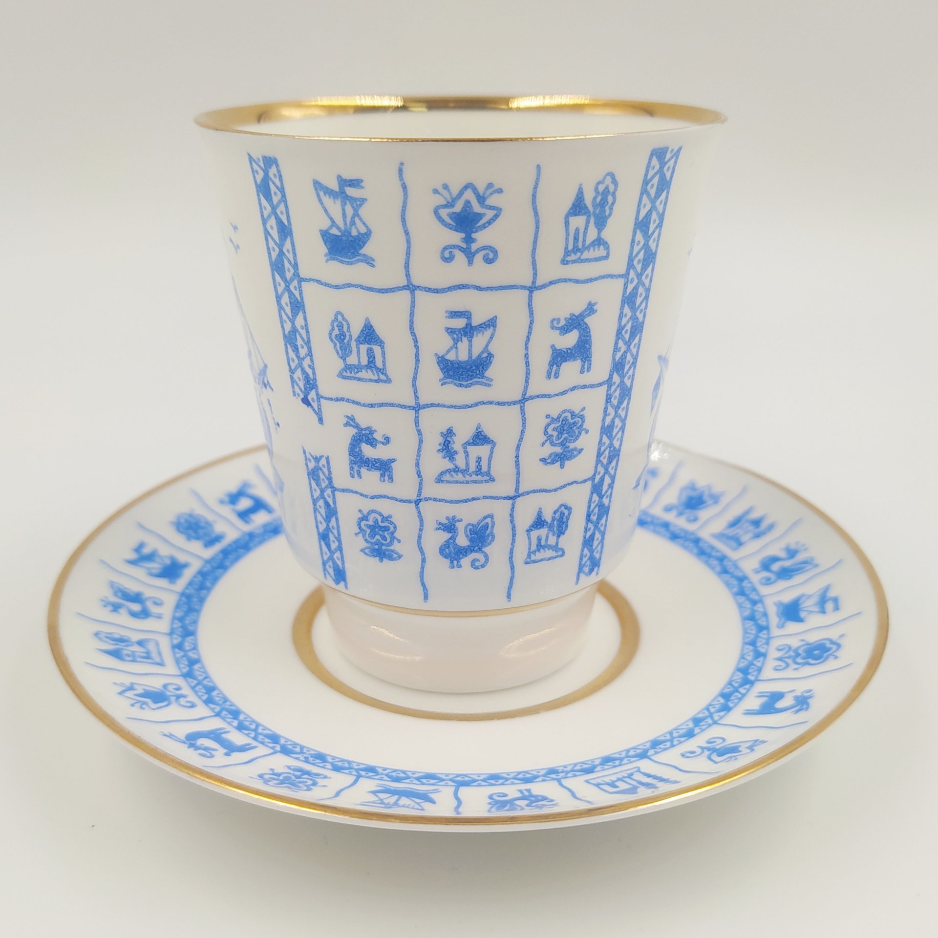 Пара кофейная "Каравелла", фарфор, деколь, золочение, Ленинградский фарфоровый завод (ЛФЗ), СССР, 1970-1992 гг.