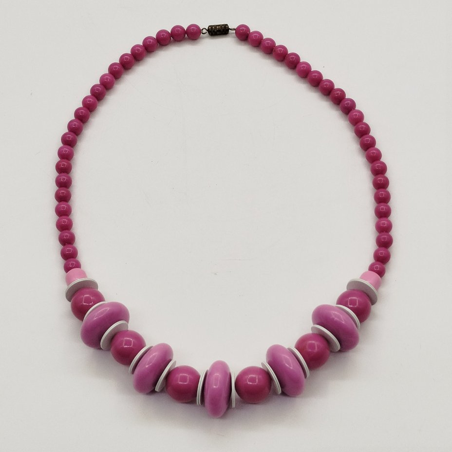 Бусы с бусинами разного размера