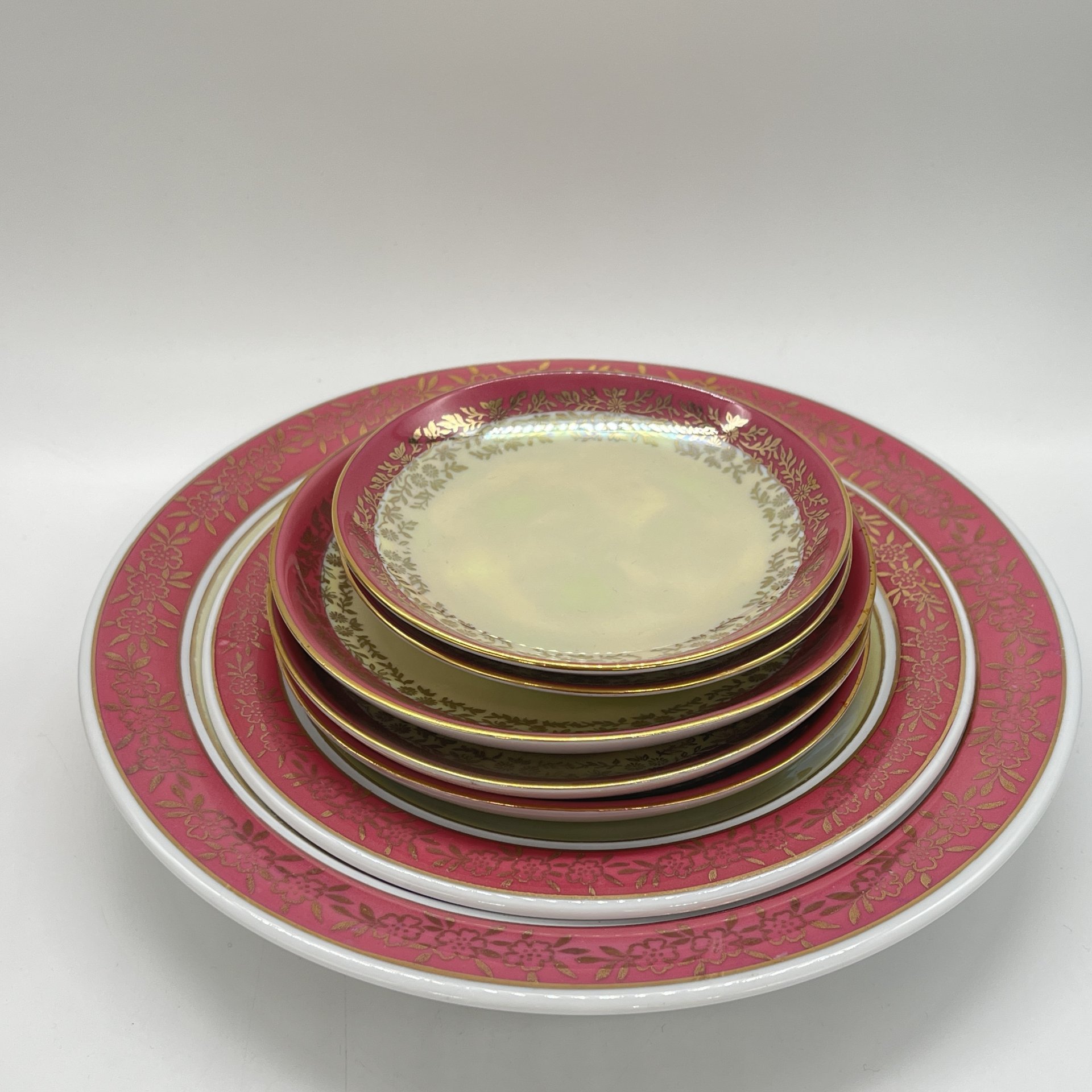 Набор для подачи из 5 блюдец и 2 тарелок, фарфор, деколь, золочение, люстр, Fortuna Eisenberg, ГДР, 1960-1976 гг.