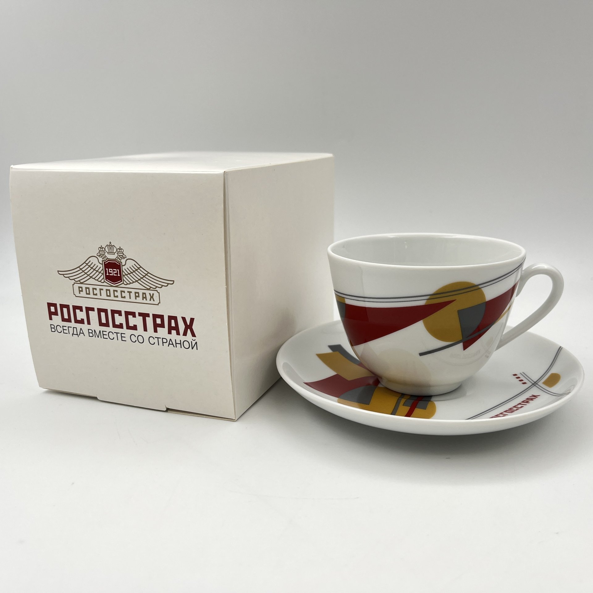 Пара чайная "Росгосстрах" в стиле супрематизма (по мотивам произведений Н.М. Суетина), в оригинальной коробке, фарфор, деколь, Императорский фарфоровый завод (ИФЗ), Россия, 2019-2020 гг.