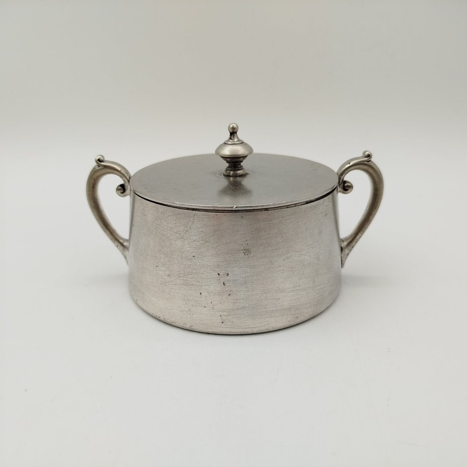 Сахарница лаконичной формы, латунь, серебрение, Arthur Krupp, Berndorf (Берндорфская фабрика металлических изделий), Германия, 1891-1927 гг.