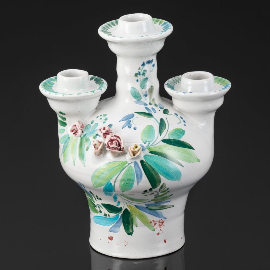 Подсвечник на три свечи с цветочным декором, автор О.В. Осетрова, фарфор, роспись, лепка, СССР, 1984 г.