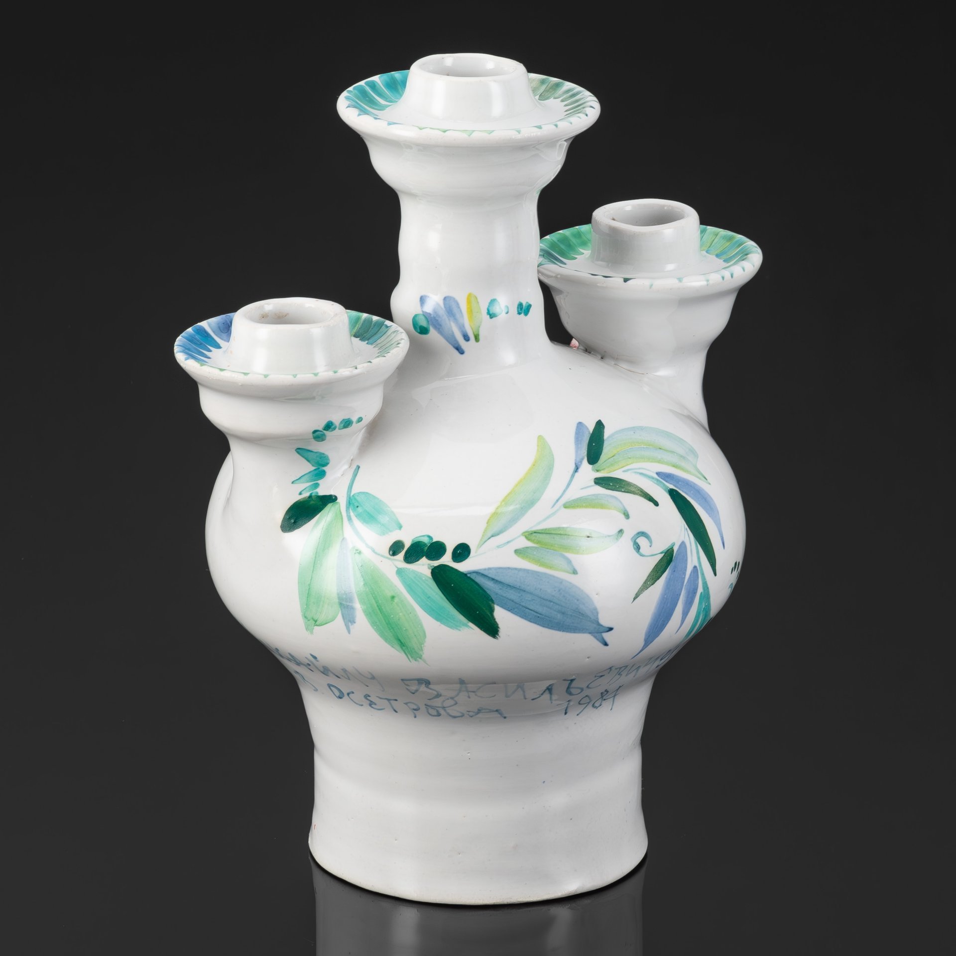 Подсвечник на три свечи с цветочным декором, автор О.В. Осетрова, фарфор, роспись, лепка, СССР, 1984 г.