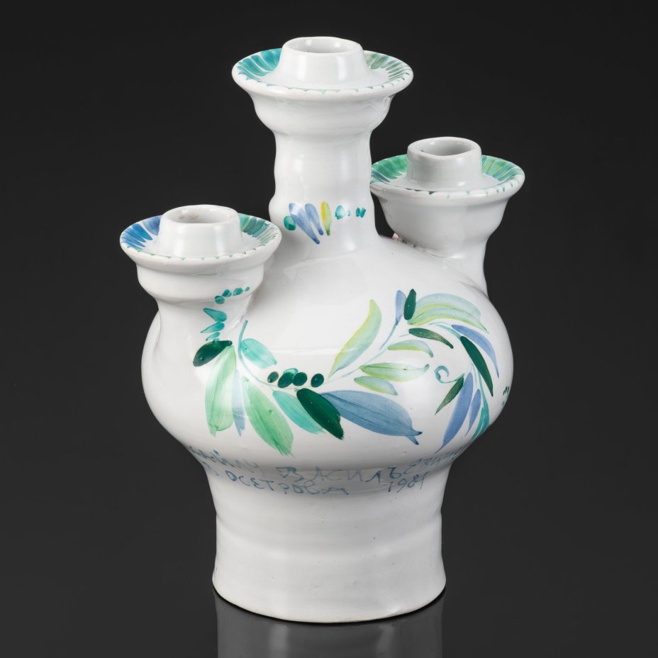 Подсвечник на три свечи с цветочным декором, автор О.В. Осетрова