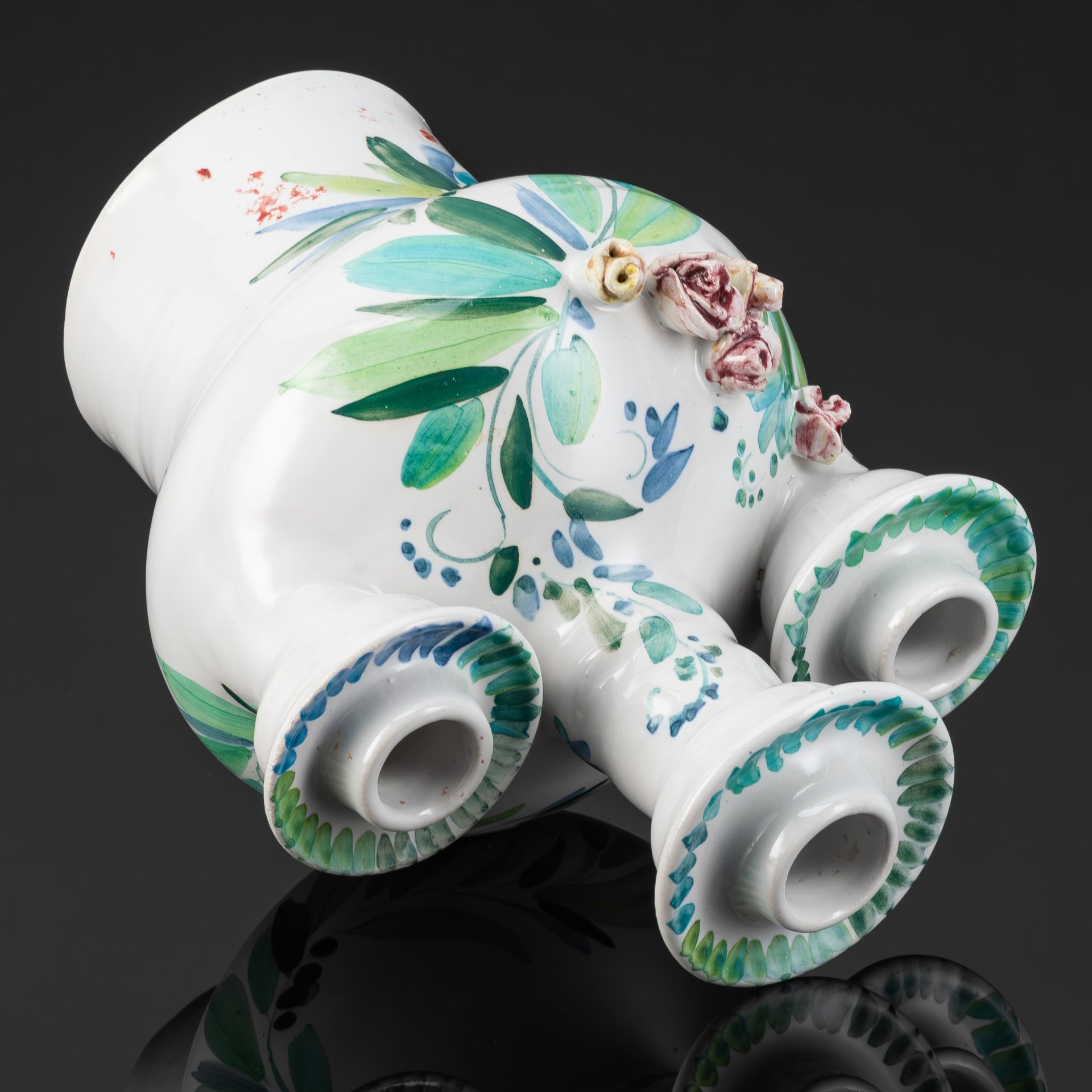 Подсвечник на три свечи с цветочным декором, автор О.В. Осетрова, фарфор, роспись, лепка, СССР, 1984 г.