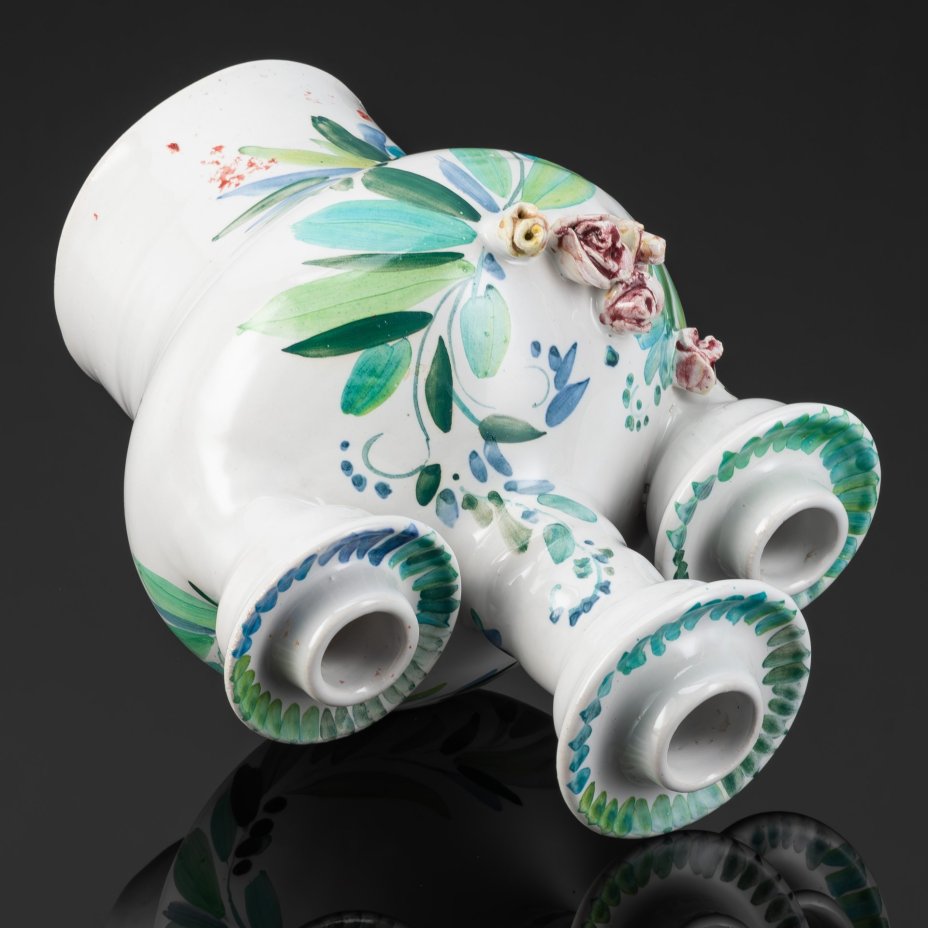 Подсвечник на три свечи с цветочным декором, автор О.В. Осетрова