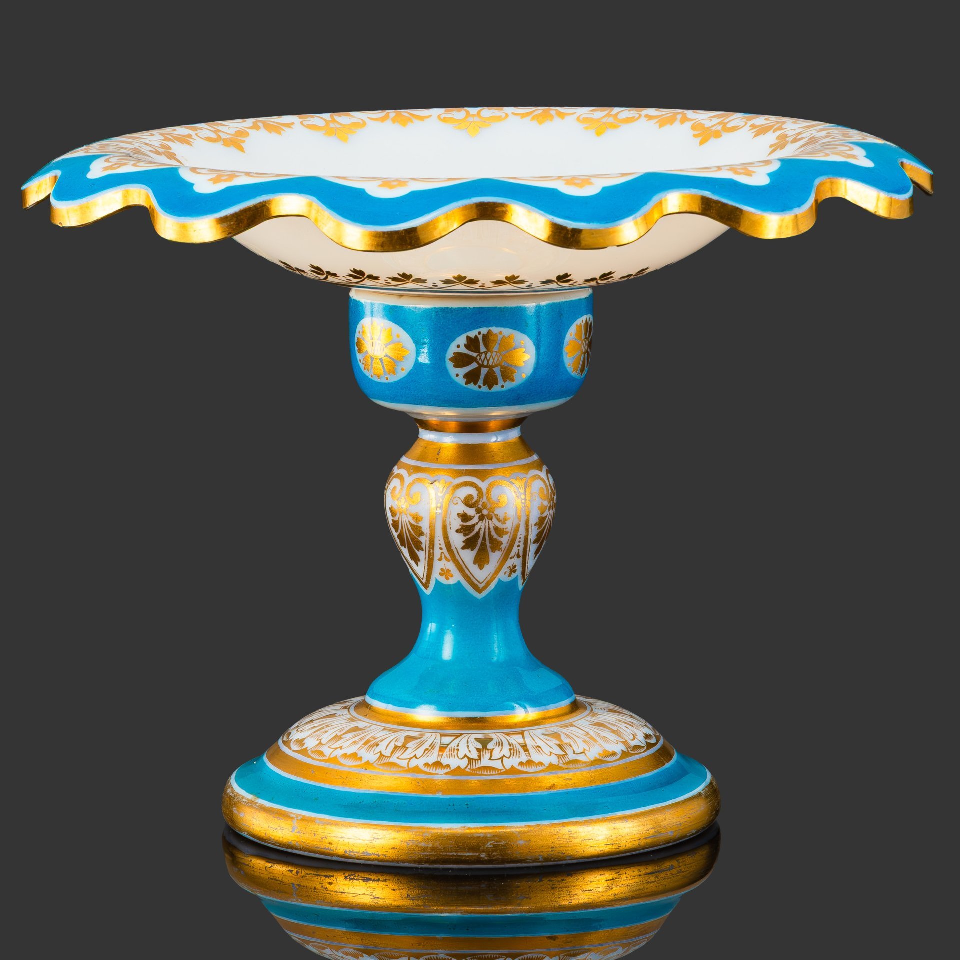 Фруктовница в готическом стиле