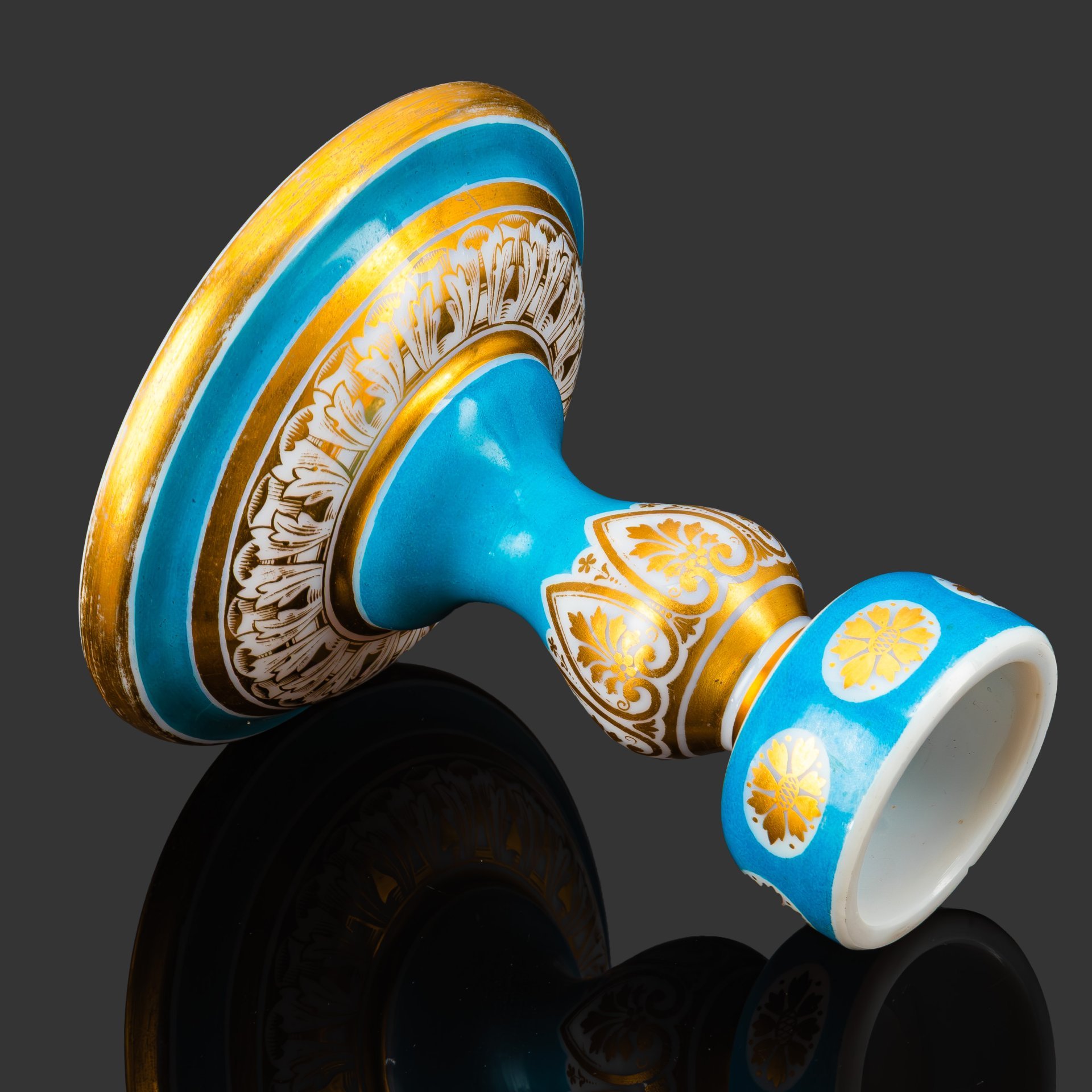 Фруктовница в готическом стиле