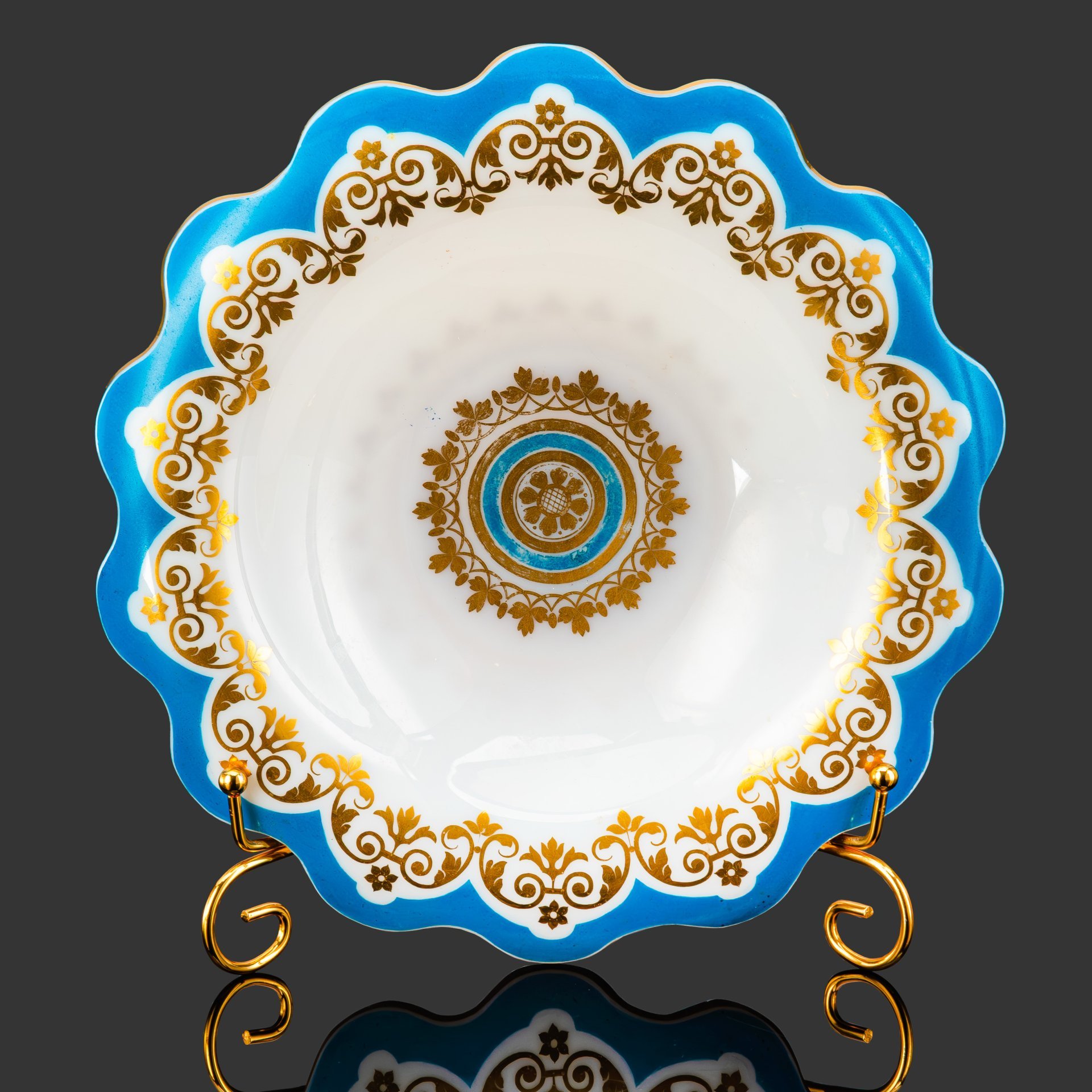 Фруктовница в готическом стиле