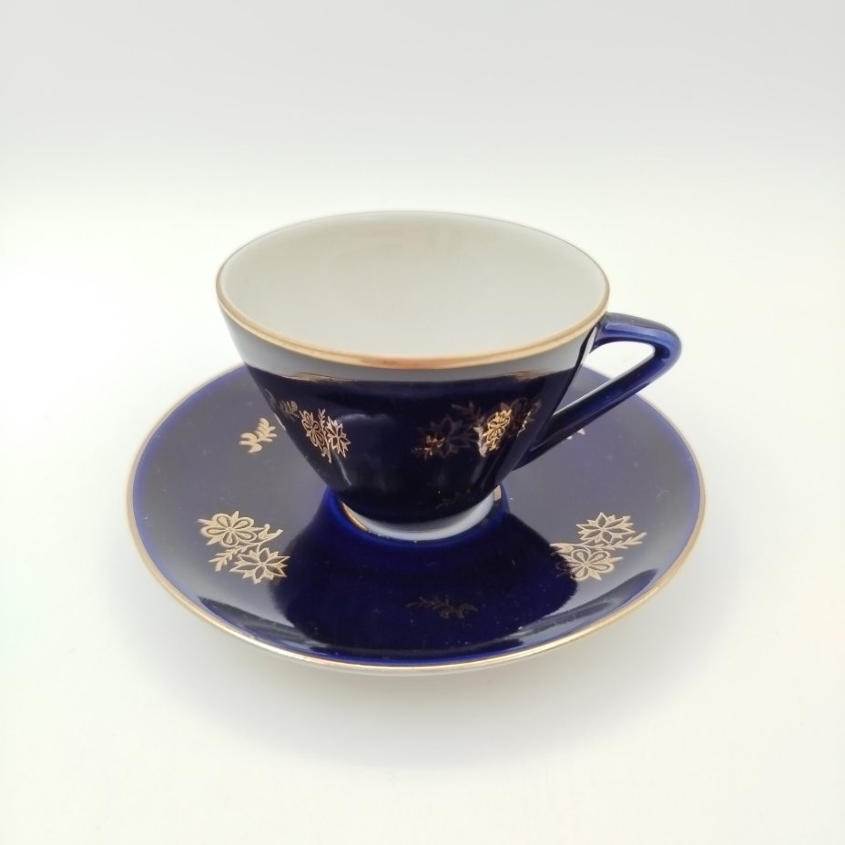 Пара кофейная с цветочным декором, форма "Утро", фарфор, крытье кобальтом, золочение, Ленинградский фарфоровый завод (ЛФЗ), СССР, 1960-1992 гг.