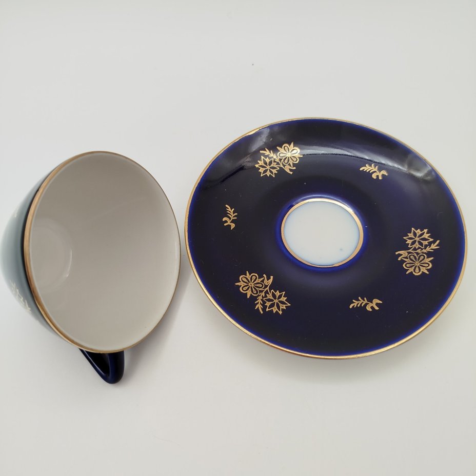 Пара кофейная с цветочным декором, форма "Утро", фарфор, крытье кобальтом, золочение, Ленинградский фарфоровый завод (ЛФЗ), СССР, 1960-1992 гг.