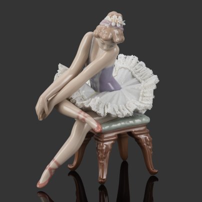 Статуэтка "Ballet mirando la zapatilla Opening night" ("Вечер премьеры", "Балерина"), скульптор Salvador Debón в оригинальной коробке, Lladro