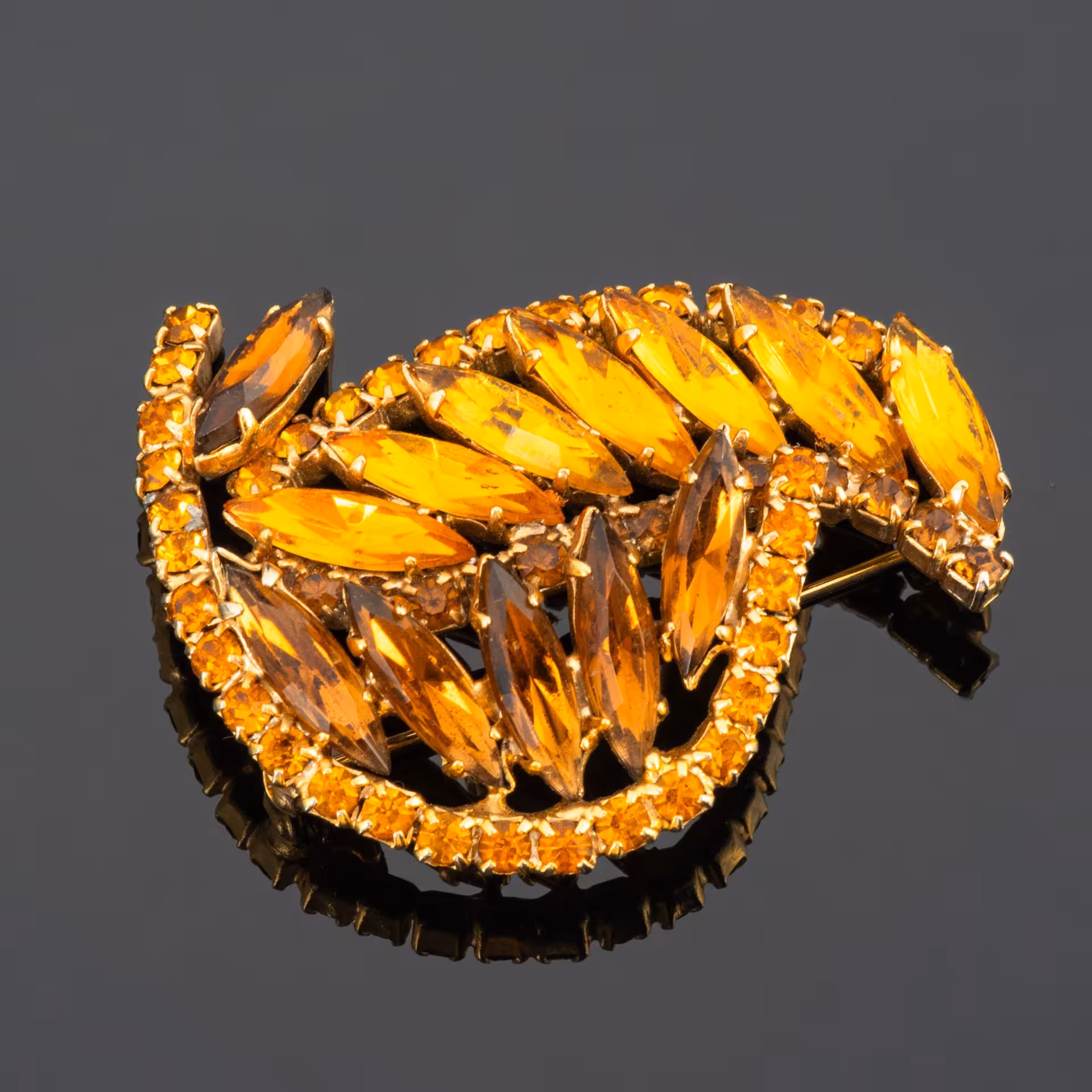 Брошь винтажная медового оттенка