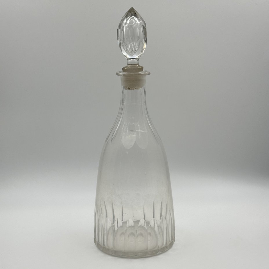 Штоф с граненым основанием и пробкой, стекло, Европа, 1950-1970 гг.