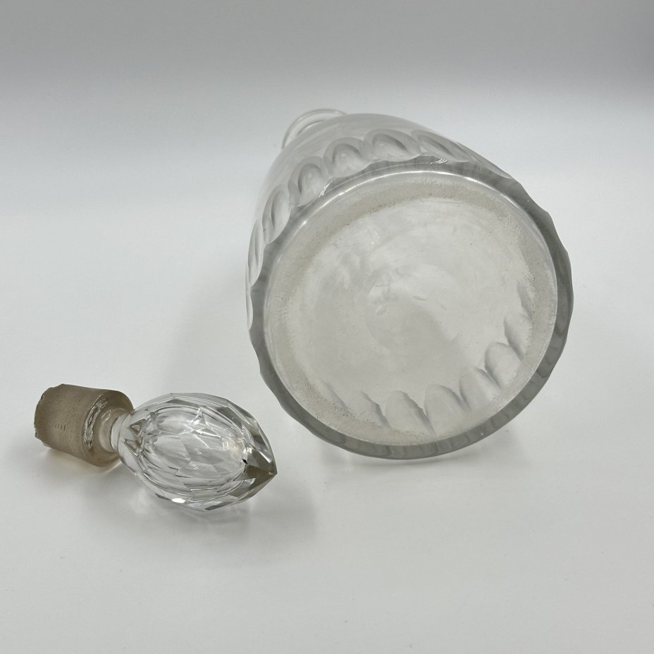 Штоф с граненым основанием и пробкой, стекло, Европа, 1950-1970 гг.