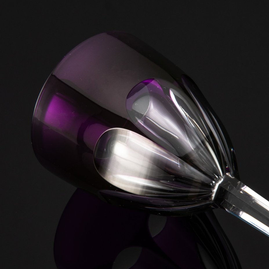 Бокал для вина пурпурного оттенка из серии "Genova", хрусталь, надцвет, Baccarat, Франция, 1953-1994 гг.