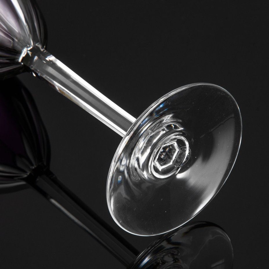 Бокал для вина пурпурного оттенка из серии "Genova", хрусталь, надцвет, Baccarat, Франция, 1953-1994 гг.