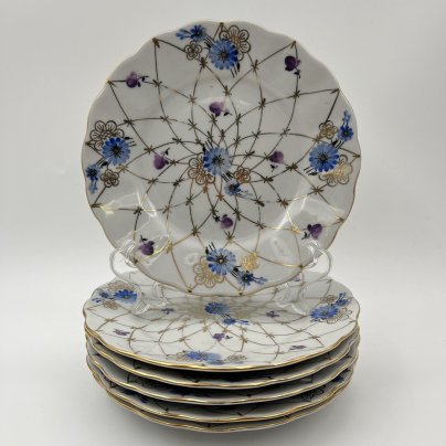 Набор из шести пирожковых тарелок "Золотая сетка" ("Васильки"), фарфор, роспись, золочение, Ленинградский фарфоровый завод (ЛФЗ), СССР, 1970-1992 гг.