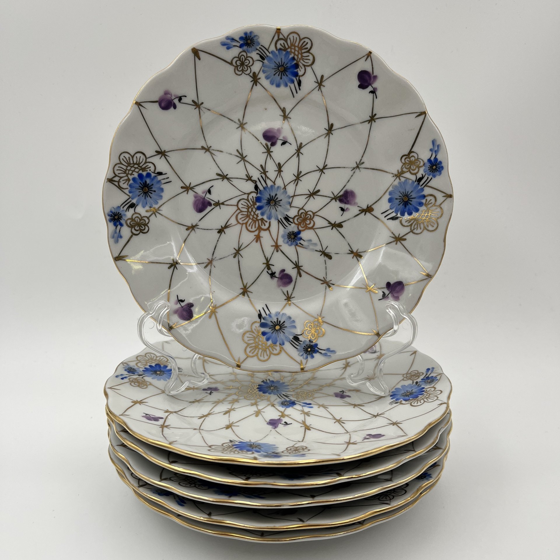 Набор из шести пирожковых тарелок "Золотая сетка" ("Васильки"), фарфор, роспись, золочение, Ленинградский фарфоровый завод (ЛФЗ), СССР, 1970-1992 гг.