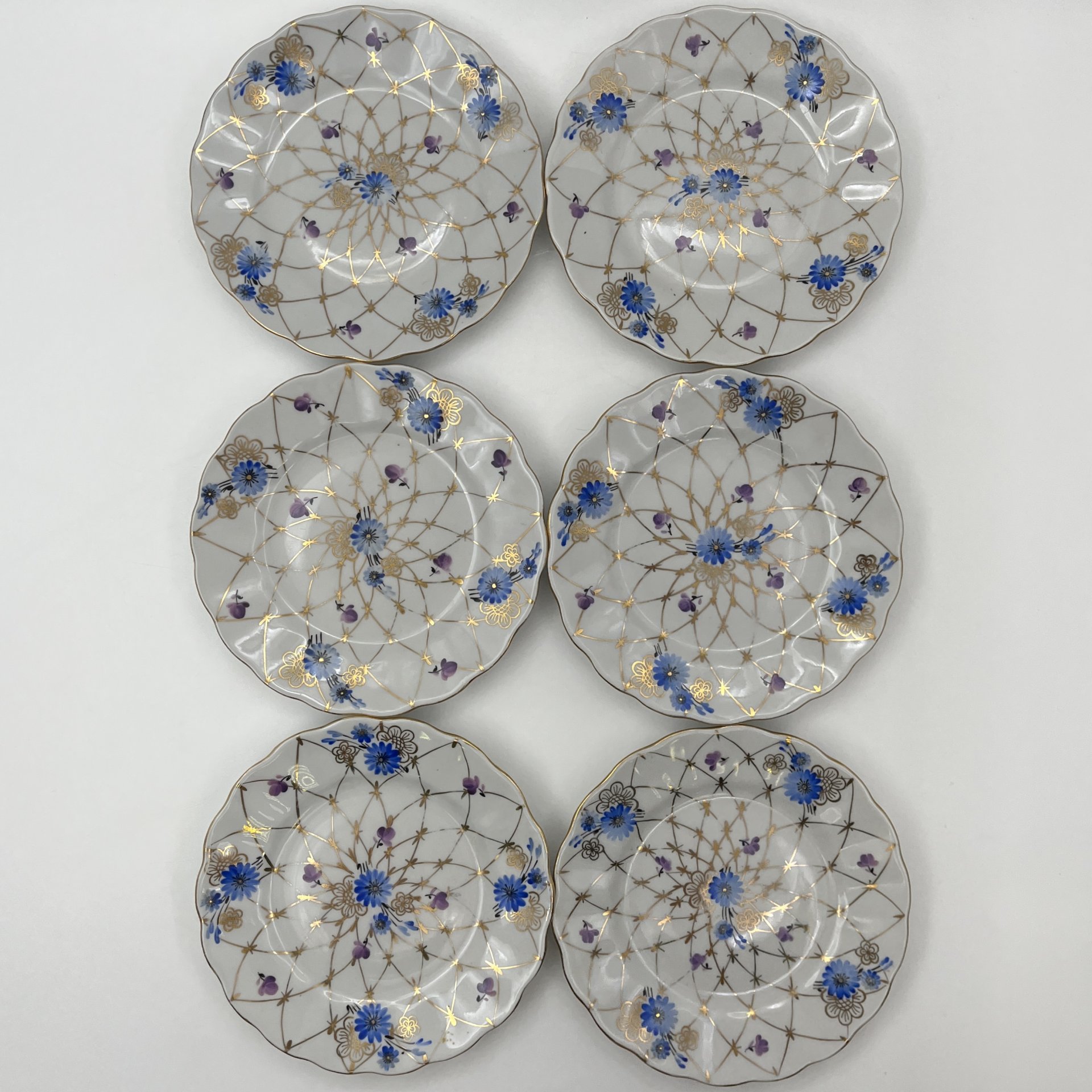 Набор из шести пирожковых тарелок "Золотая сетка" ("Васильки"), фарфор, роспись, золочение, Ленинградский фарфоровый завод (ЛФЗ), СССР, 1970-1992 гг.