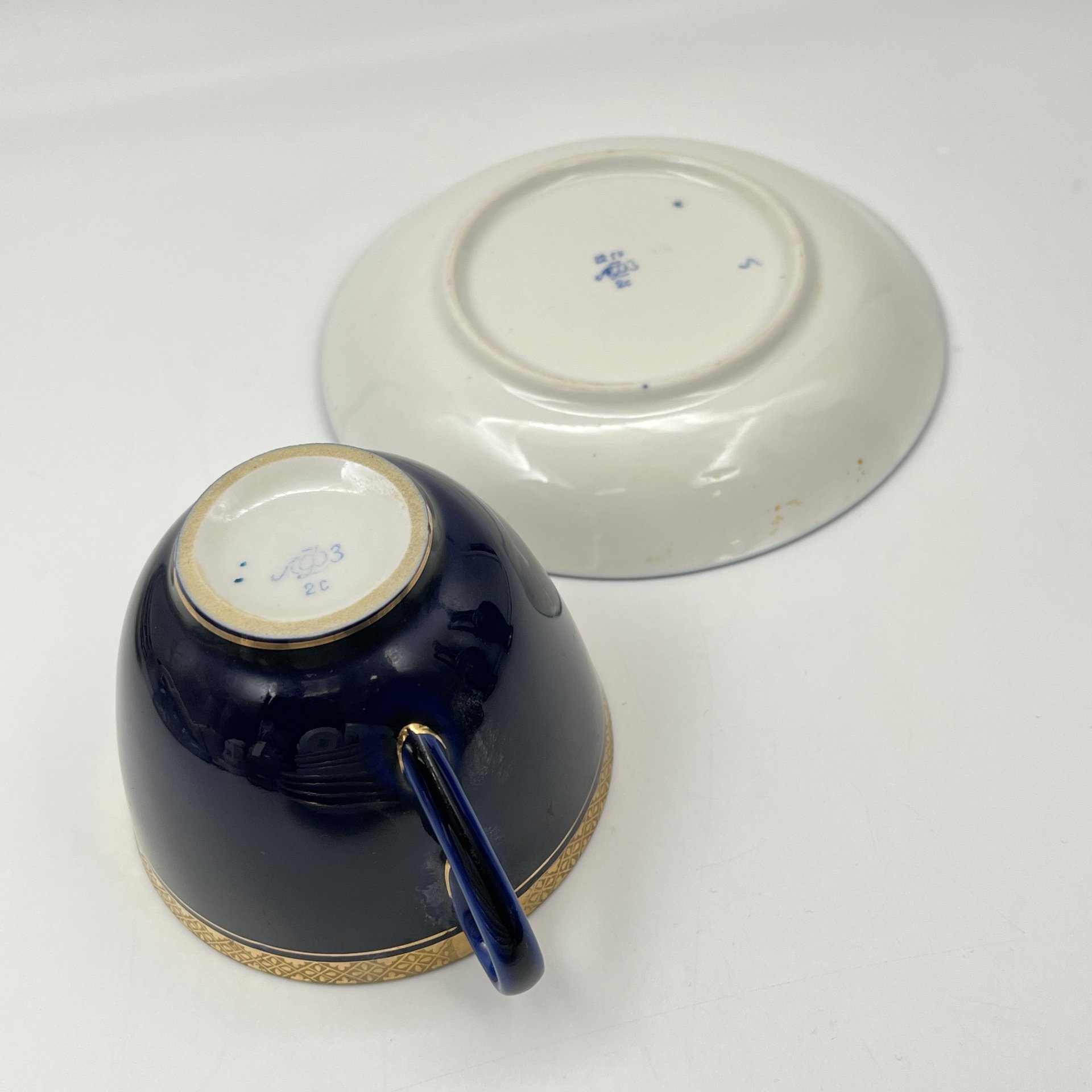 Пара чайная с растительным орнаментом (в подборе), фарфор, крытье кобальтом, золочение, Ленинградский фарфоровый завод (ЛФЗ), СССР, 1960-1970 гг.