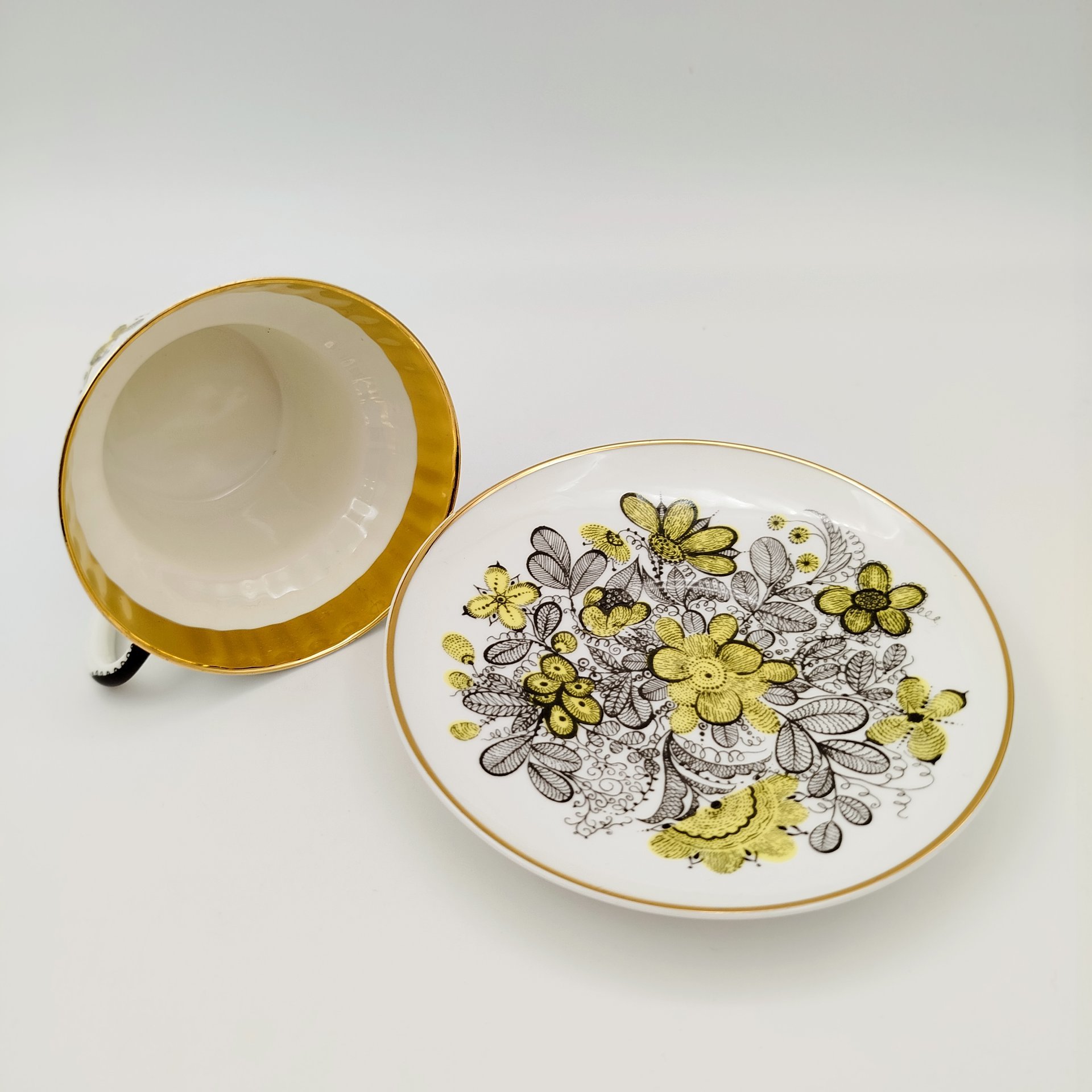 Пара чайная "Русское кружево", автор формы "Волна" Криммер Э.М., автор рисунка Беспалова-Михалева Т.Н.