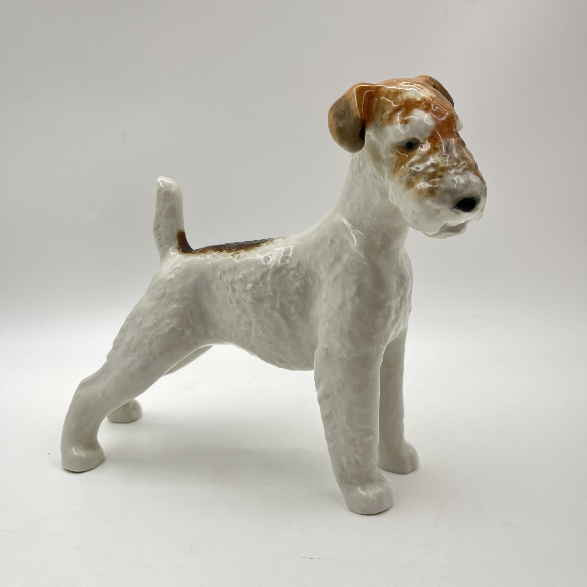 Статуэтка "Фокс-терьер", фарфор, роспись, Ленинградский фарфоровый завод (ЛФЗ), СССР, 1970-1991 гг.