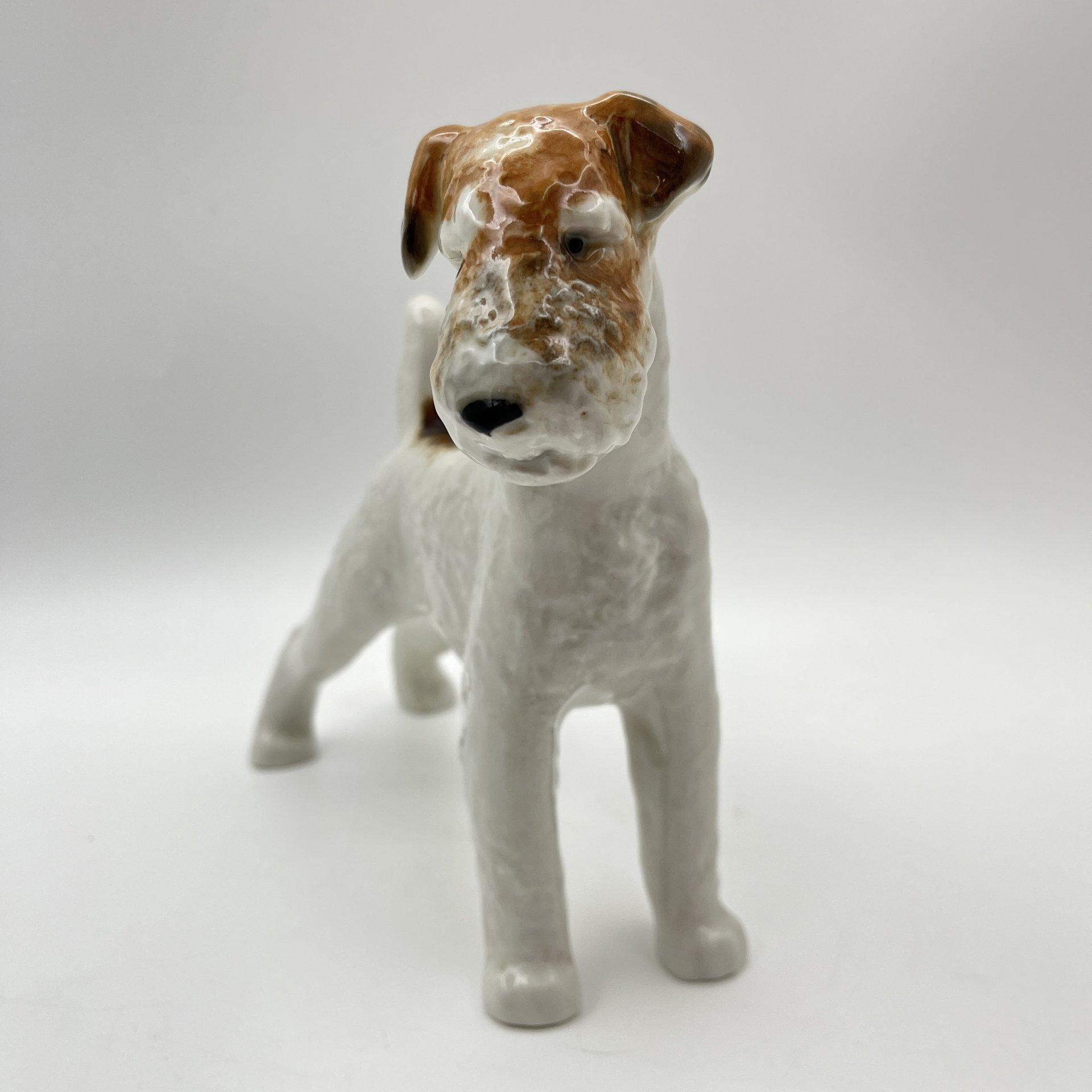 Статуэтка "Фокс-терьер", фарфор, роспись, Ленинградский фарфоровый завод (ЛФЗ), СССР, 1970-1991 гг.