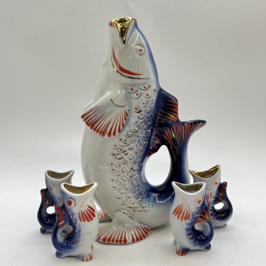 Набор для крепких напитков "Рыба" (штоф и 4 стопки), автор М.Д.Барамидзе, фарфор, роспись, золочение, Полонский завод художественной керамики (Полонное ЗХК), СССР, 1973-1991 гг.