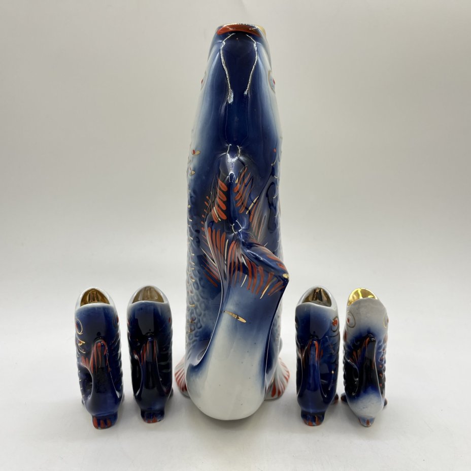 Набор для крепких напитков "Рыба" (штоф и 4 стопки), автор М.Д.Барамидзе, фарфор, роспись, золочение, Полонский завод художественной керамики (Полонное ЗХК), СССР, 1973-1991 гг.