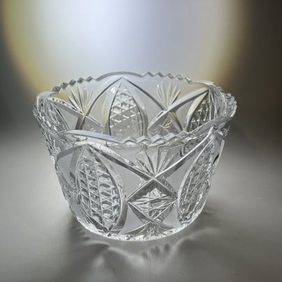 Салатник круглой формы с резным геометрически декором, хрусталь, алмазная грань, СССР, 1970-1990 гг.