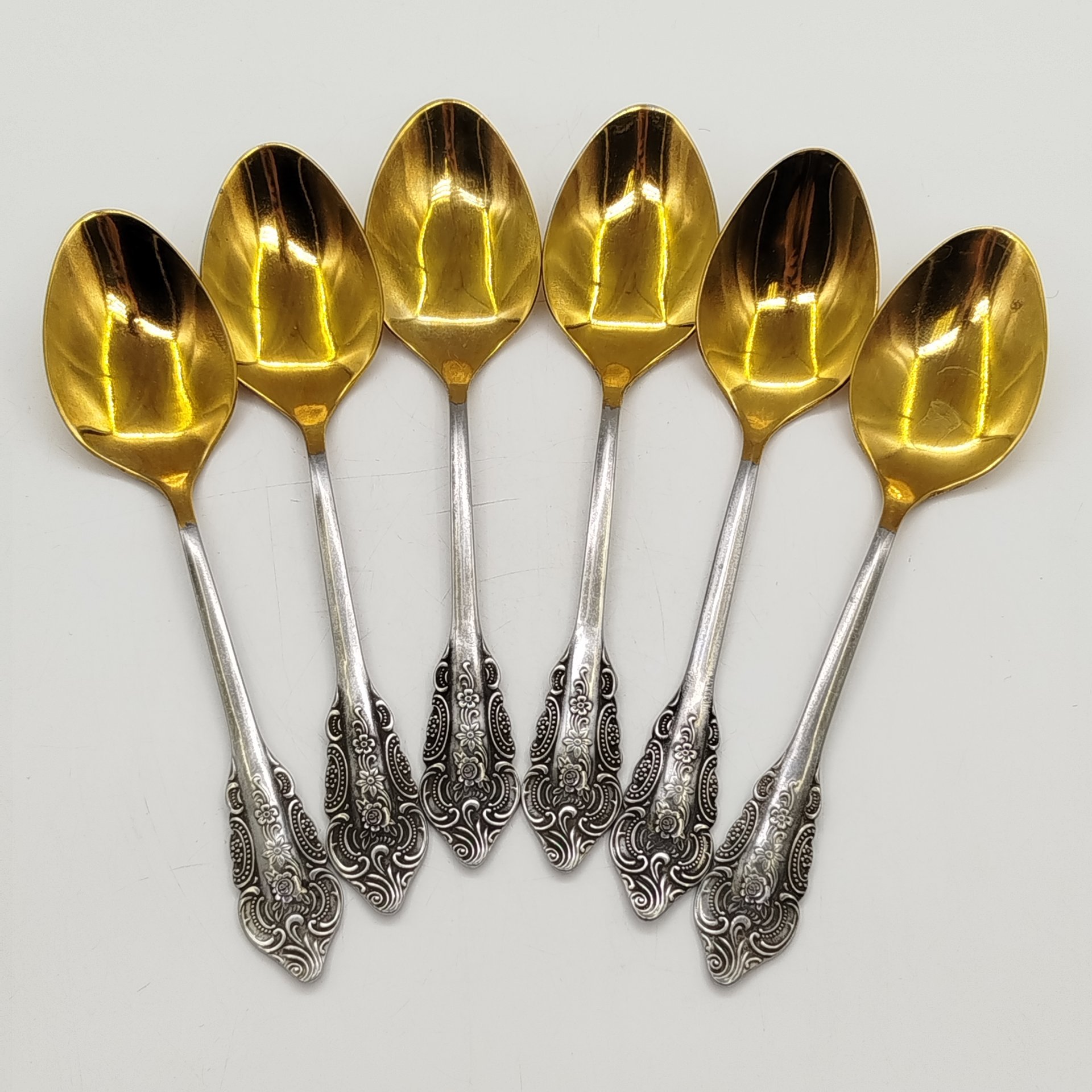 Набор из 6-ти столовых ложек, украшенных растительным декором, нержавеющая сталь, золочение, Павловский завод художественных металлоизделий им. С.М. Кирова, СССР